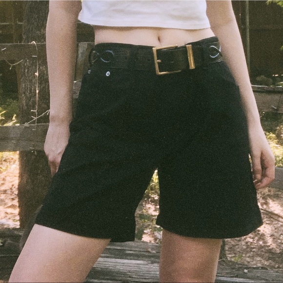 Levi's Pants - VTG Levi’s black denim mom shorts (10mis)